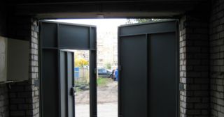 Купить гаражные ворота распашные Уссурийск, цена от 3888 руб.